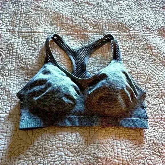 Gray Seamless Sports Bra with Racerback Size Small, Active Lifestyle Comfortable - Picture 1 of 4